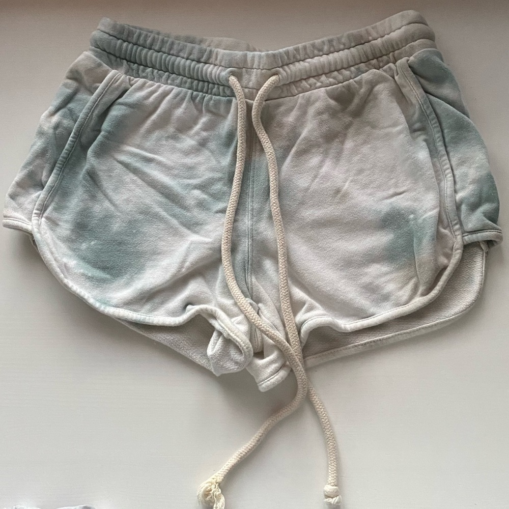 Universal Threads|| Shorts - Picture 2 of 4